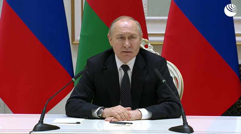 当地时间24日，俄总统普京在与白俄罗斯总统卢卡申科共同举行的新闻发布会上讲话。图源：俄媒报道所配视频截图